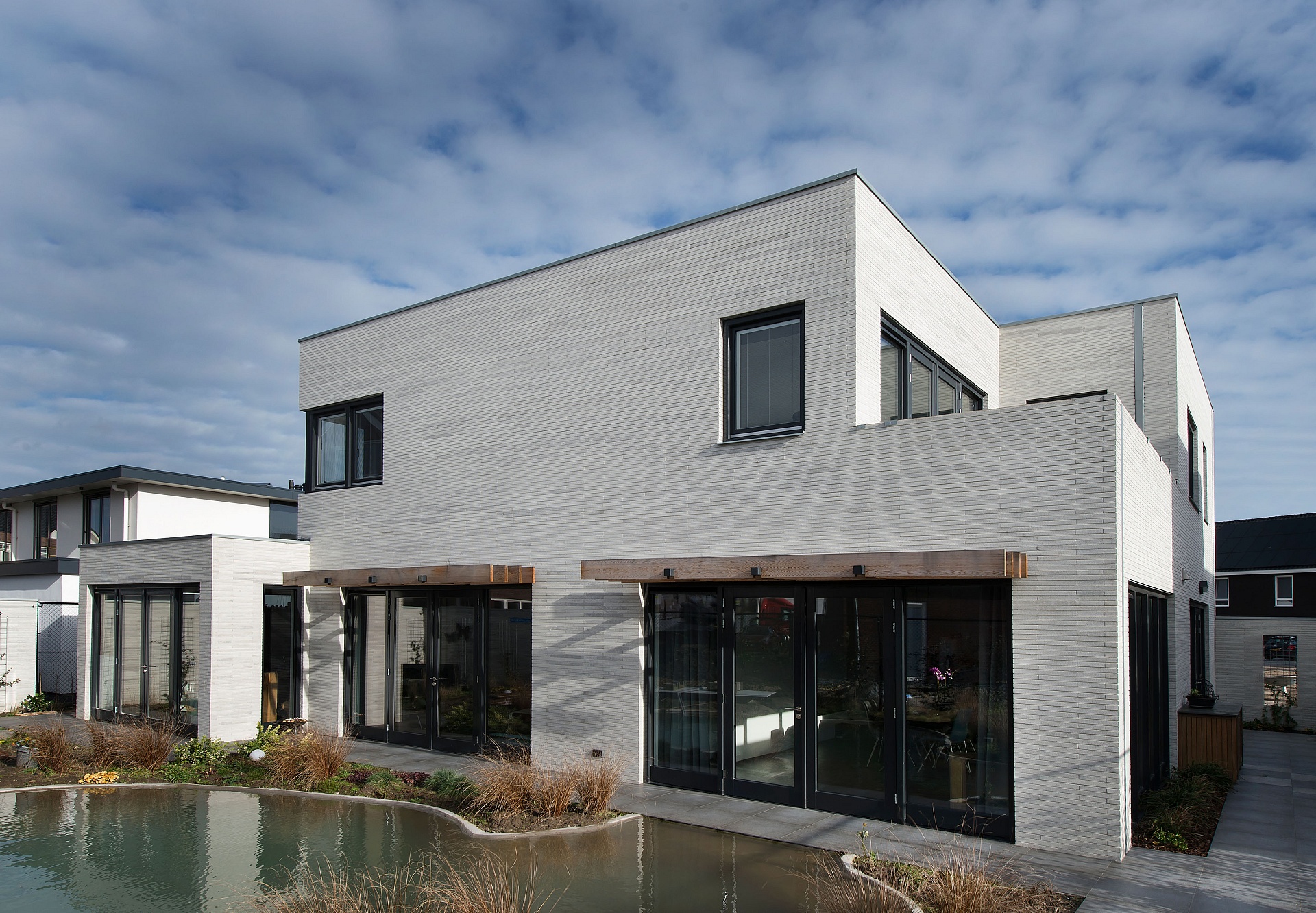 mbi stijlvolle villa vlijmen geostylistix dover white shaded grey 5 
