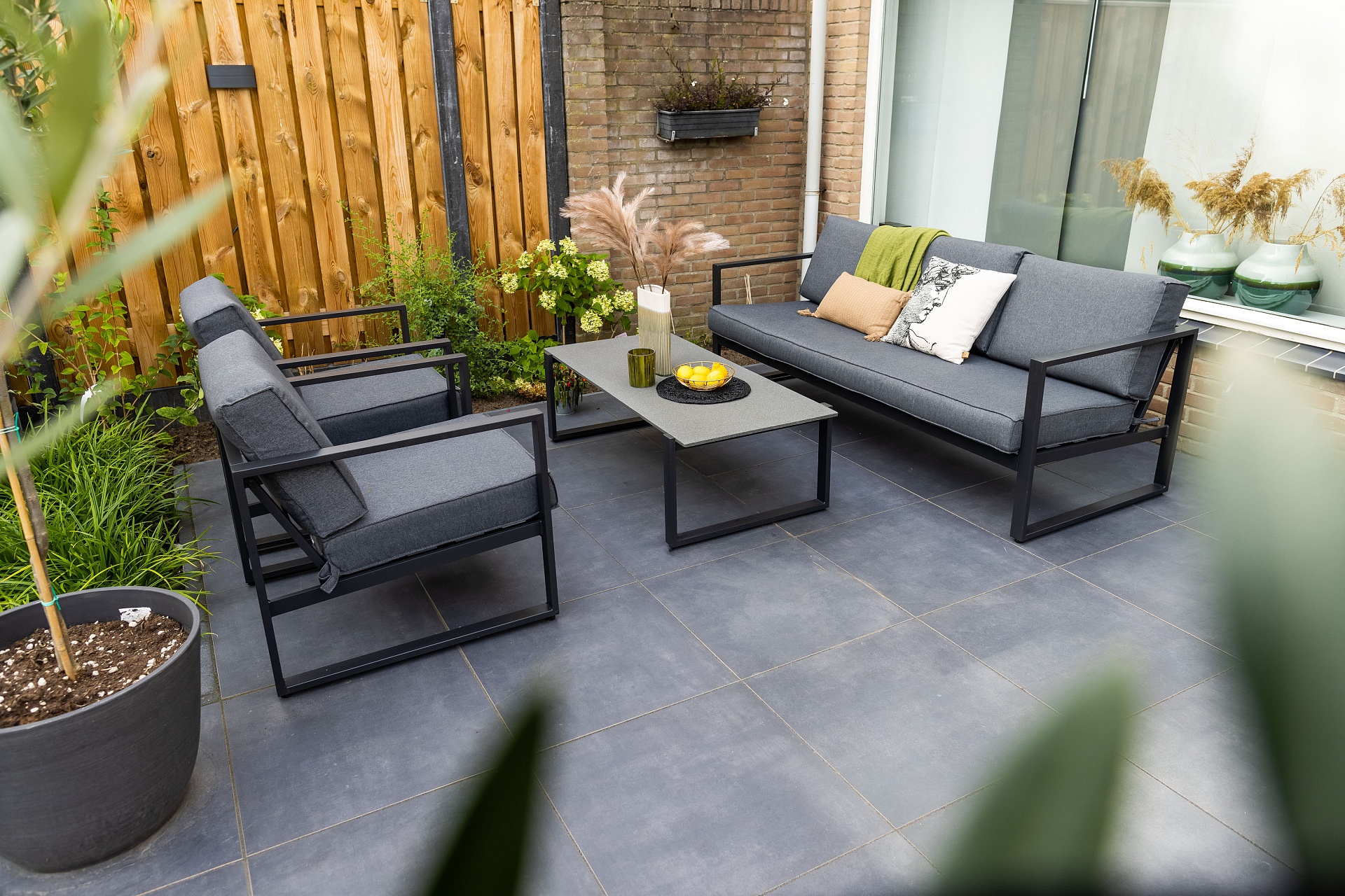 mbi prachtige tuin nijmegen geoceramica flow black geoplano milano stapelblokken 19 