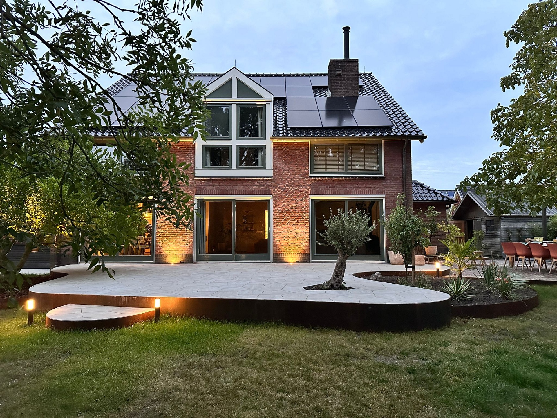 mbi strakke en sfeervolle tuin grou geosteen geostretto alivo lazise betontegels 8 (1)