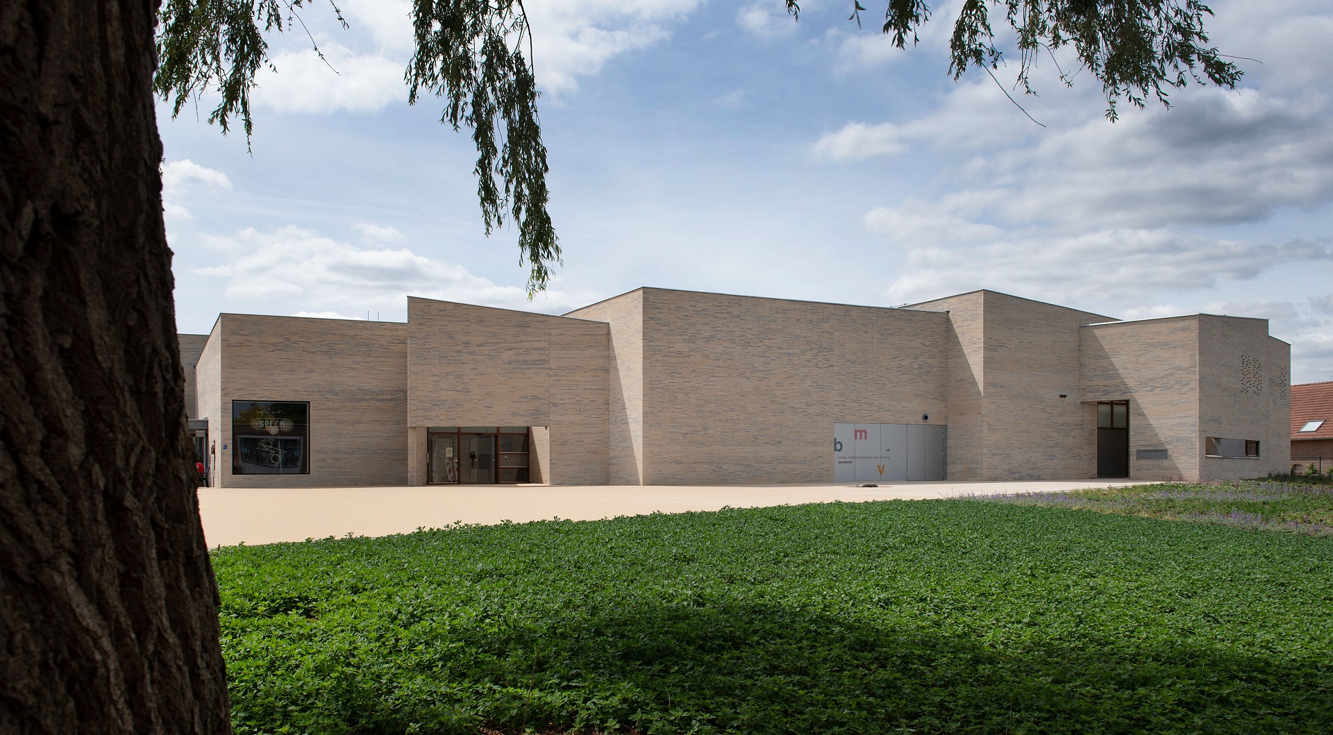 mbi bmv spaubeek langformaat gevelsteen geostylistix limestone yellow 24