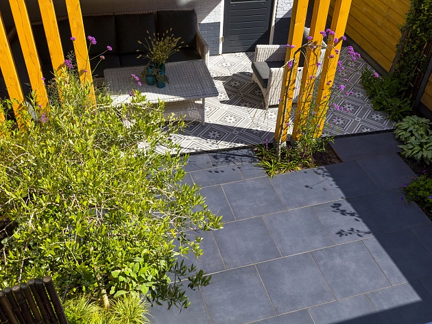 mbi woonkamer tuin geoceramica concreet flower decorate flow black elburg 8 