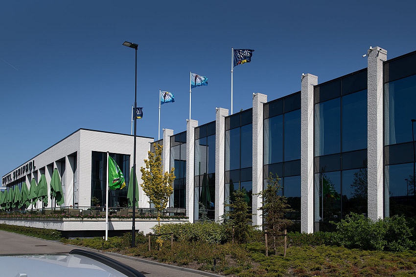 mbi van der valk schiphol rox breuksteen noors wit gevel 10 