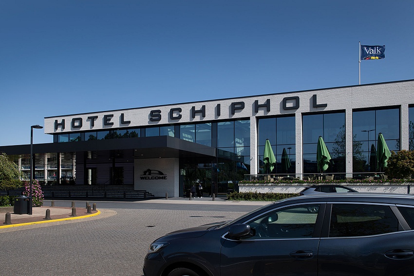 mbi van der valk schiphol rox breuksteen noors wit gevel 15 
