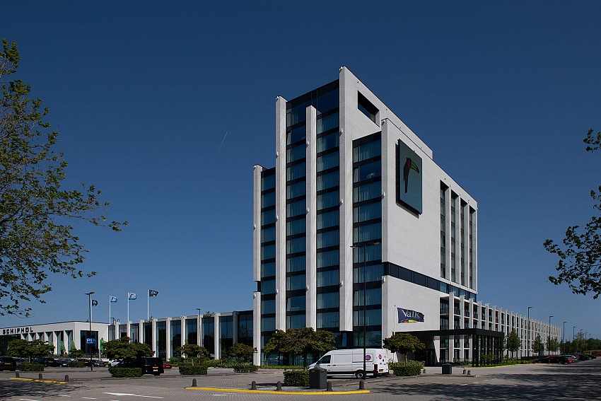 mbi van der valk schiphol rox breuksteen noors wit gevel 25 