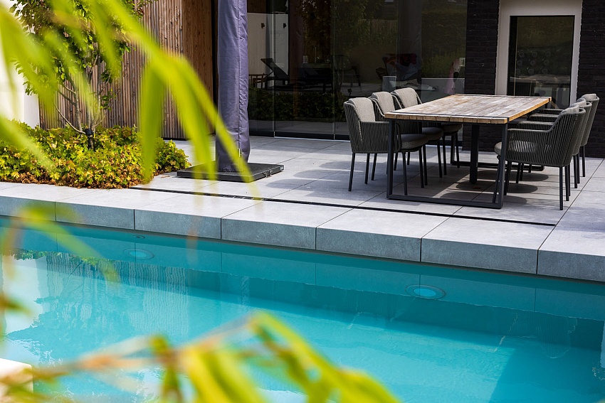 mbi moderne geoceramica tuin met zwembad en tuinkamer uden 16 