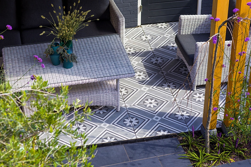 mbi woonkamer tuin geoceramica concreet flower decorate flow black elburg 1 