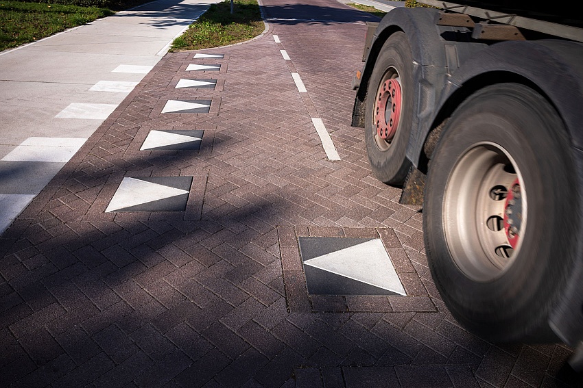 mbi geluidsreducerende bestrating sint oedenrode geosilent bruin straatsteen 2