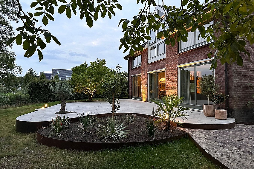 mbi strakke en sfeervolle tuin grou geosteen geostretto alivo lazise betontegels 6 