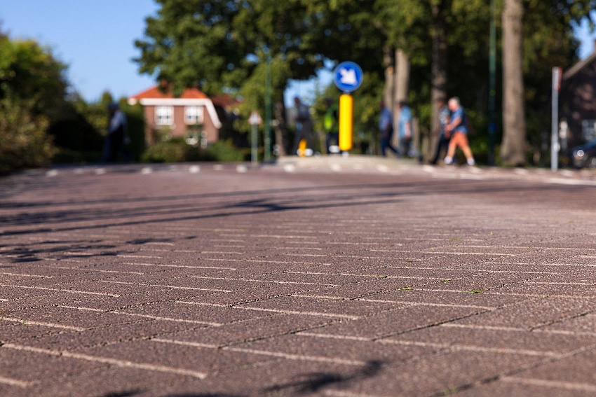 mbi geluidsreducerende bestrating sint oedenrode geosilent bruin straatsteen 9