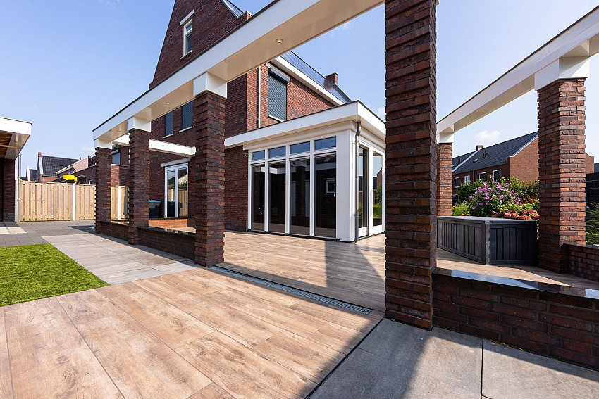 mbi tuin met keramische houtlook tuintegels geoceramica timber noce kampen 12