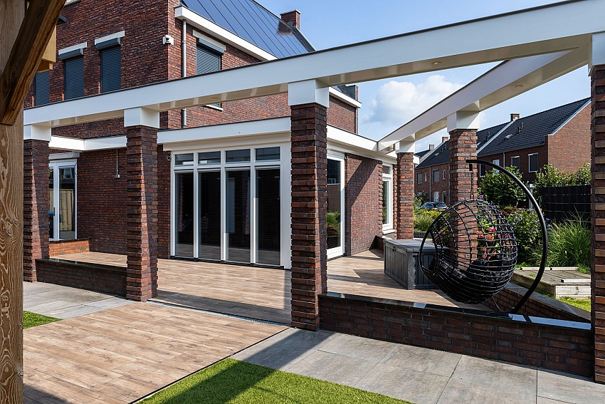 mbi tuin met keramische houtlook tuintegels geoceramica timber noce kampen 16