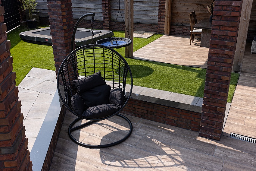 mbi tuin met keramische houtlook tuintegels geoceramica timber noce kampen 30
