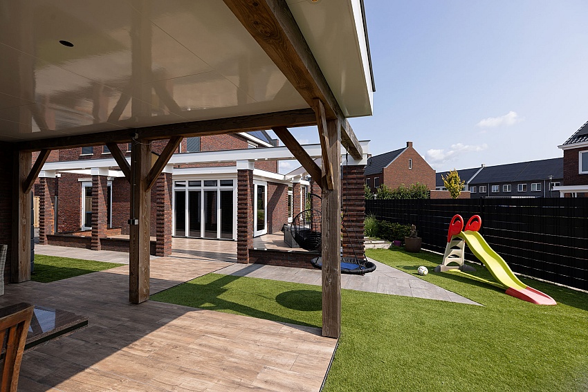 mbi tuin met keramische houtlook tuintegels geoceramica timber noce kampen 3