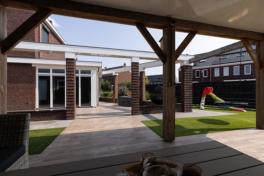 mbi tuin met keramische houtlook tuintegels geoceramica timber noce kampen 5