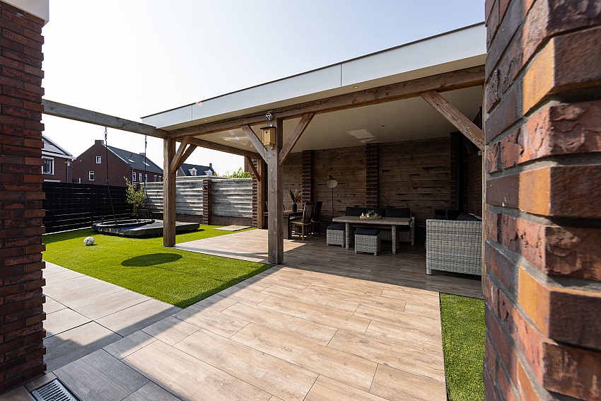 mbi tuin met keramische houtlook tuintegels geoceramica timber noce kampen 8