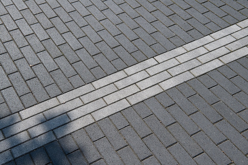 mbi bedrijfspand priems geostylistix shaded grey geostretto cannobio geoklinker plus 30 