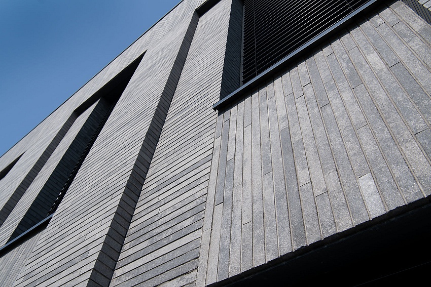 mbi bedrijfspand priems geostylistix shaded grey geostretto cannobio geoklinker plus 33 